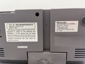 Consola Nintendo NES Control Deck con 2 mandos, adaptador de CA, cables AV - Usada