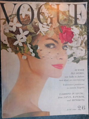 Vogue  - June 1960 -  Lovely copy for age - Unique Gift??
