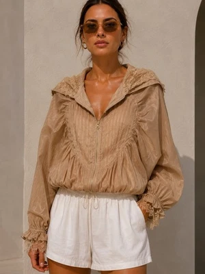 Damen Spitzen-Bomberjacke mit Kapuze Sommerjacke Windbreaker Windjacke in Taupe - Bild 1 von 3