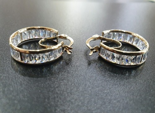 Beautiful Pre-Owned 9ct Yellow Gold Baguette Stones Hoop Earrings 4.52g - Picture 4 of 9