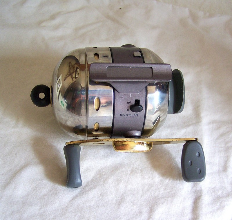 Shakespeare Synergy Steel Titanium 4000 Ti Spincast Reel - VGC