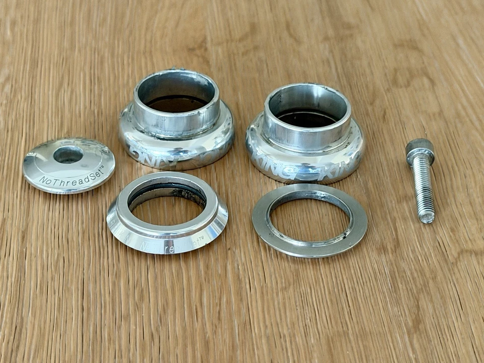 Fone de Ouvido Chris King Sealed Bearing NoThreadSet, 1 Polegada, Prata, Completo - Imagem 2 de 4