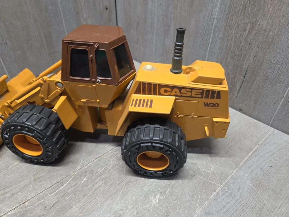 Estuche ERTL W30 de colección 1/16 cargador frontal fundido a presión lectura. Foto 3 de 4