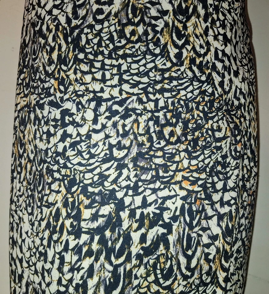 Falda Bar III Negra Crema Estampado Geométrico Asimétrico Tulipán Imitación Envoltura Talla XL Foto 3 de 4