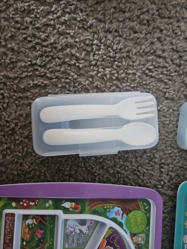 Children's 2 Plastic Sectioned Dinner Plates & 2 Fork/Spoon Sets With Case EUC - Picture 4 of 5