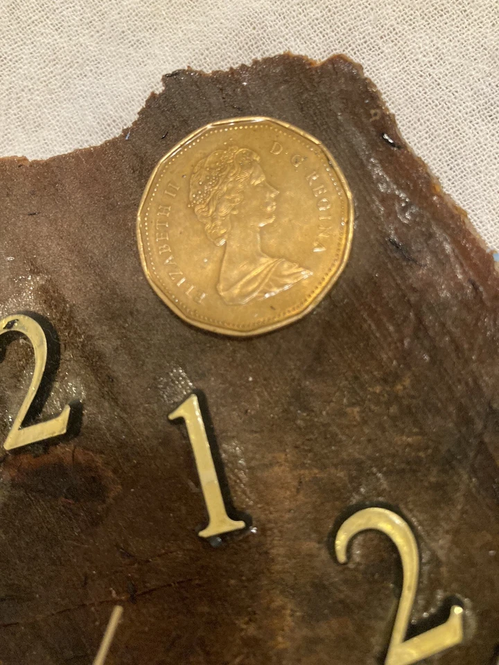 Handmade Clock on a Slice of Wood w Queen Elizabeth Coins - Image 4 of 4
