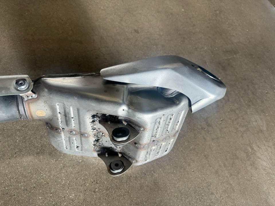 Triumph Trident 660 Complete exhaust system Genuine OEM  2021 - 2023 - Image 3 of 3