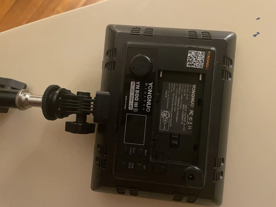 Yongnuo YN300 III Pro LED Video Light Panel Bi-Color 3200K-5600K w/ Stand - Image 3 of 4