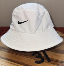 NIKE WHITE INFANT BUCKET HAT WITH SWOOSH CUTE UPF 40 . VGC. 31
