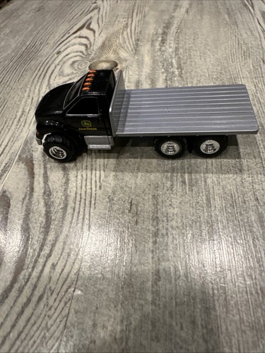 Ertl John Deere Flatbed Truck Farm Equipment Hauling Vehicle 3087Q00