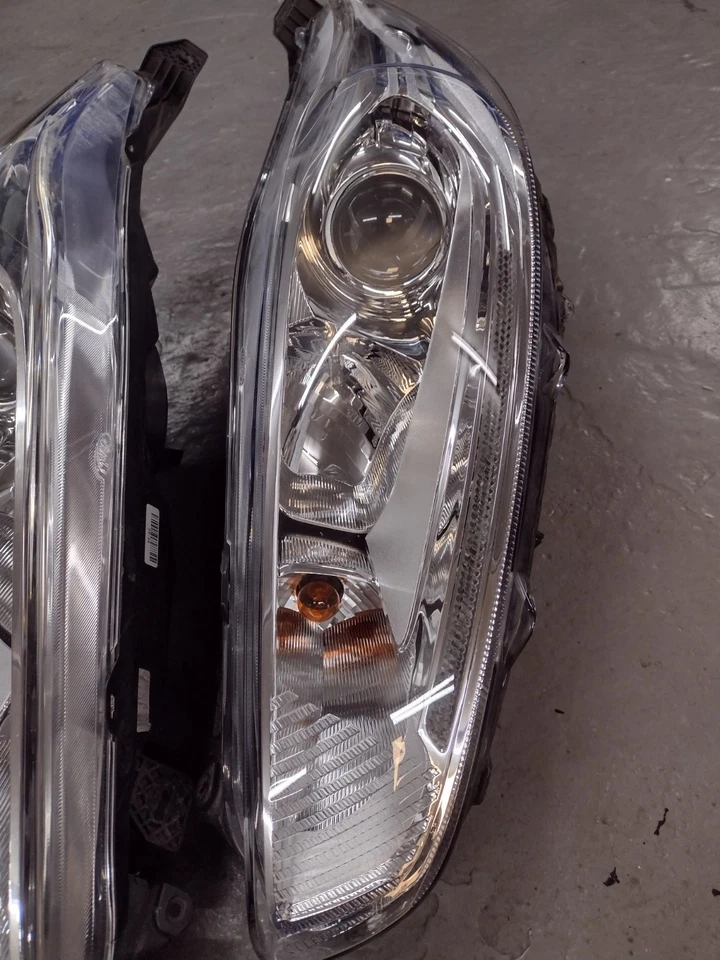 Ford Fiesta Projector Headlamps One Pair Mk7 2013-2017 - Image 2 of 3