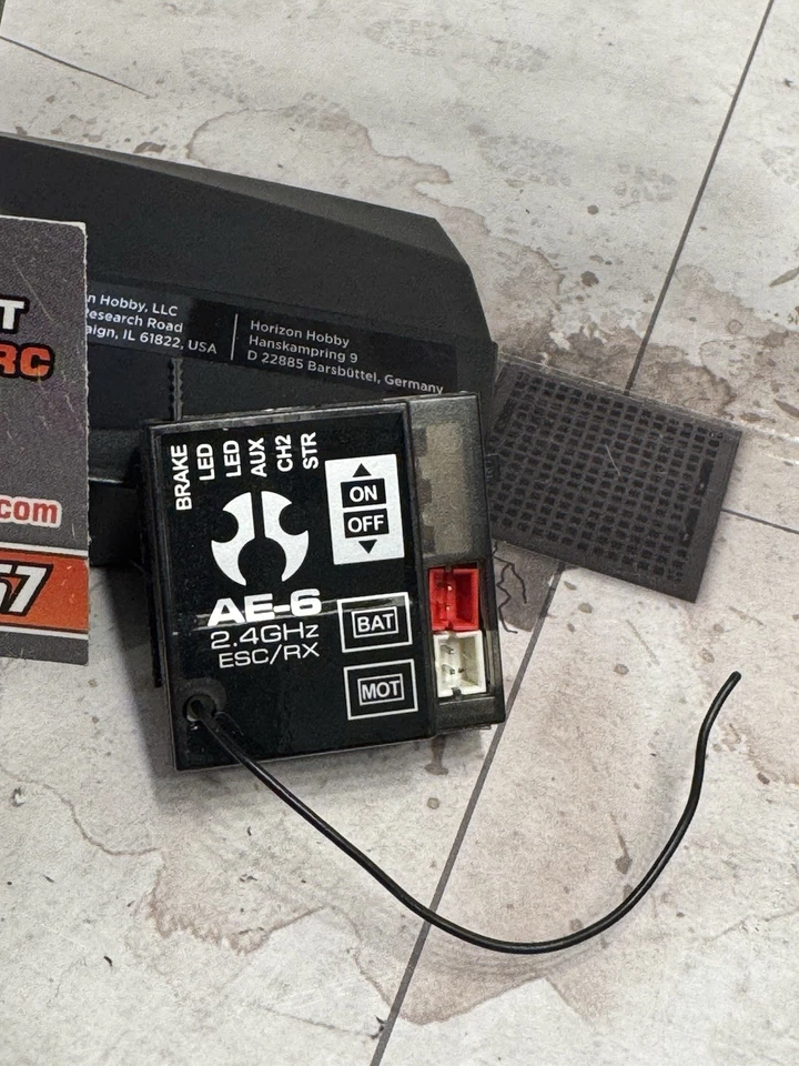 Transmisor y receptor Axial 1/24 SCX24 Foto 2 de 3