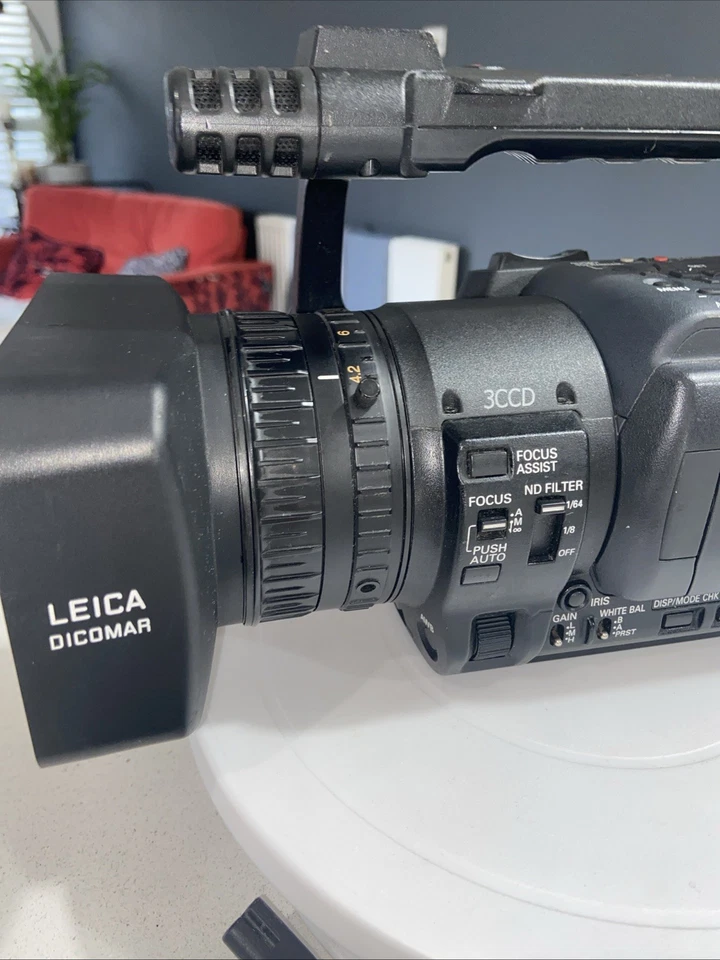 Panasonic AG-HVX200E PAL 3-CCD P2/DVCPRO HD Format, Battery, Charger And Cable - Image 3 of 4