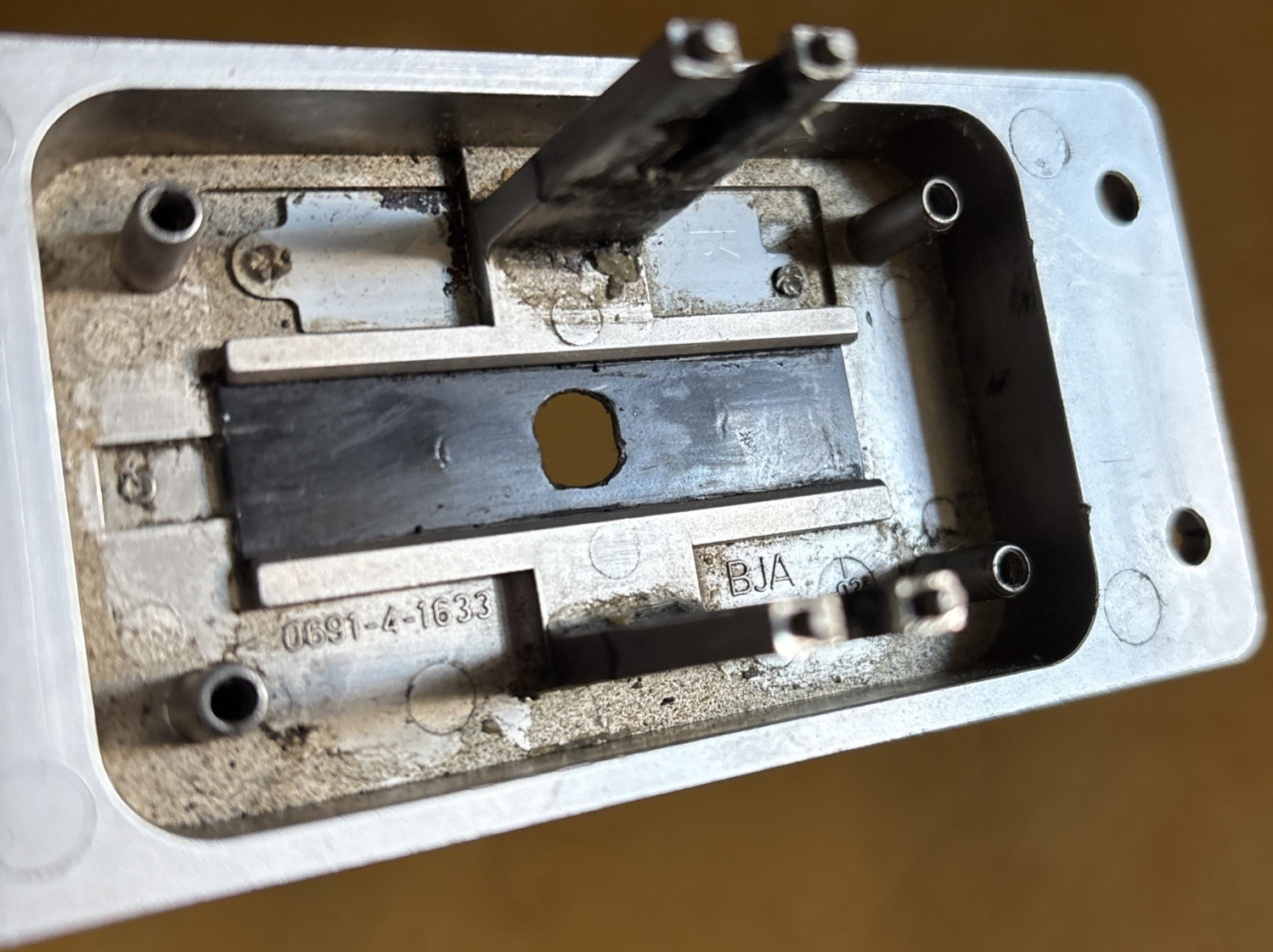 2003-2012 MASERATI QUATTROPORTE REVERSE GEAR SWITCH SELECTOR GEARBOX FACE COVER