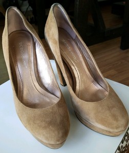 bcbg platform pumps