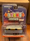 Greenlight Hitched Homes 1972 Airstream Land Yacht Safari w/ gold stripe