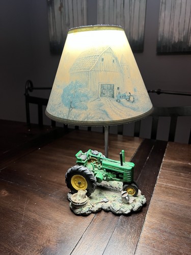 John Deere Tractor Table Lamp 1999 Licensed Farm Barn Scene Shade Country Decor