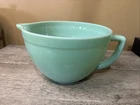 Vintage Fire-King Jadeite Batter Bowl , 2.5 Quarts Mixing Bowl w Spout,