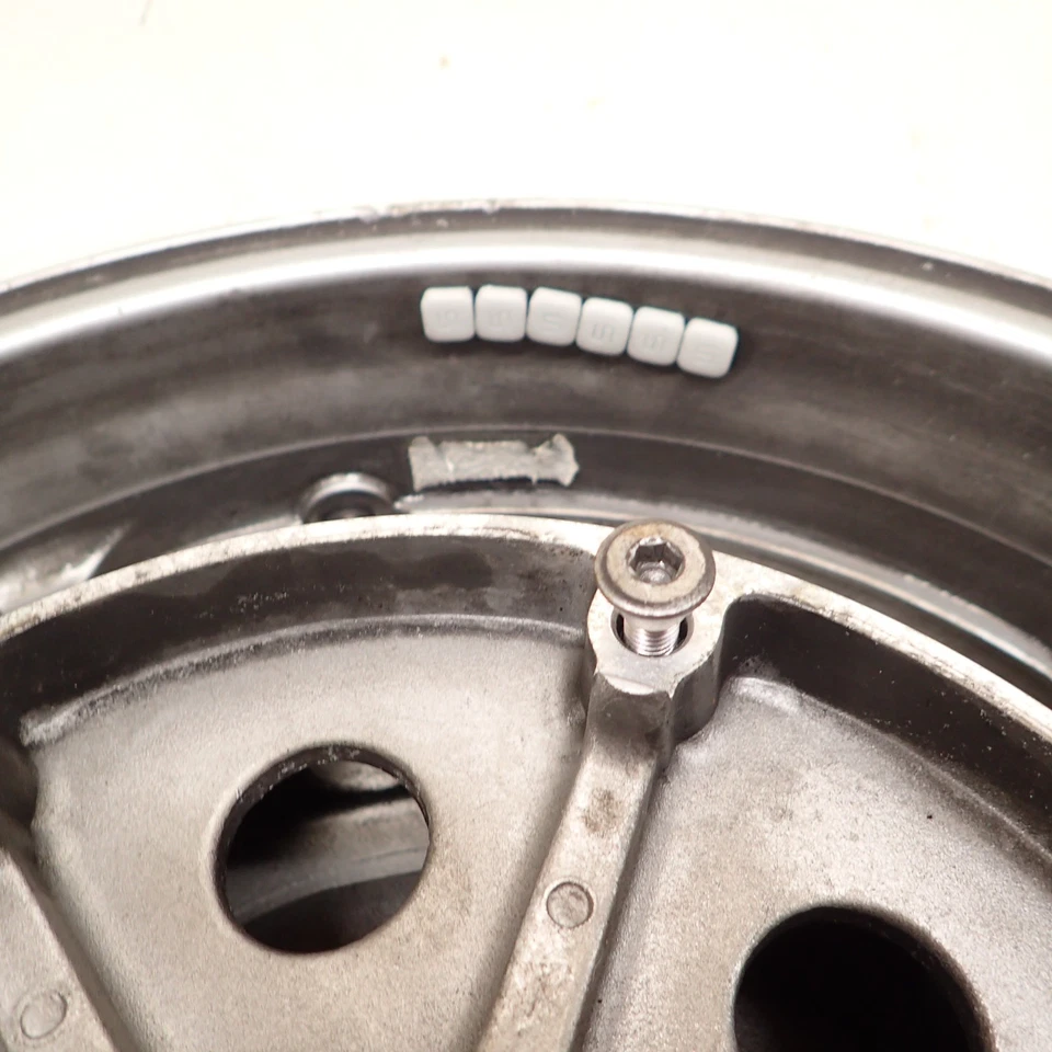 Llanta trasera Honda ST1300 st 1300 03-18 sin abs Foto 4 de 4