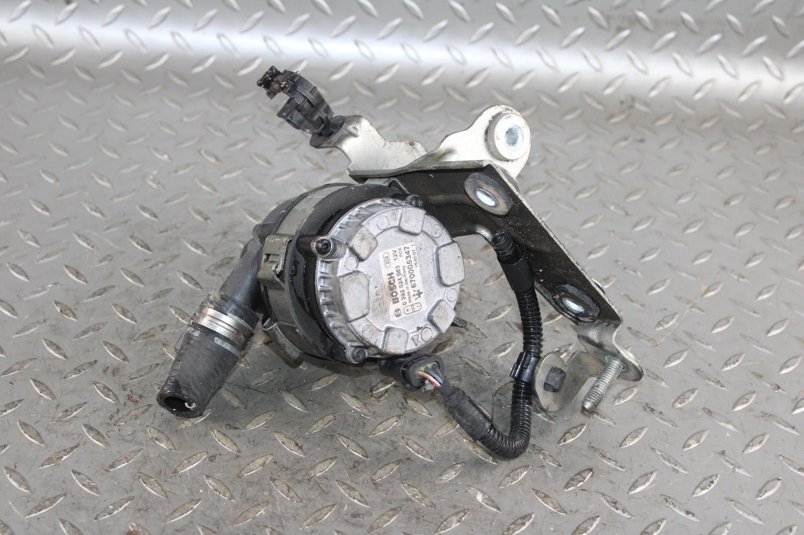 Maserati Ghibli 2014-2019 Auxiliary water pump