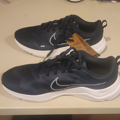 Nike Downshifter 12 Men s Navy/White Low Top Lace-Up Mesh Sneakers D