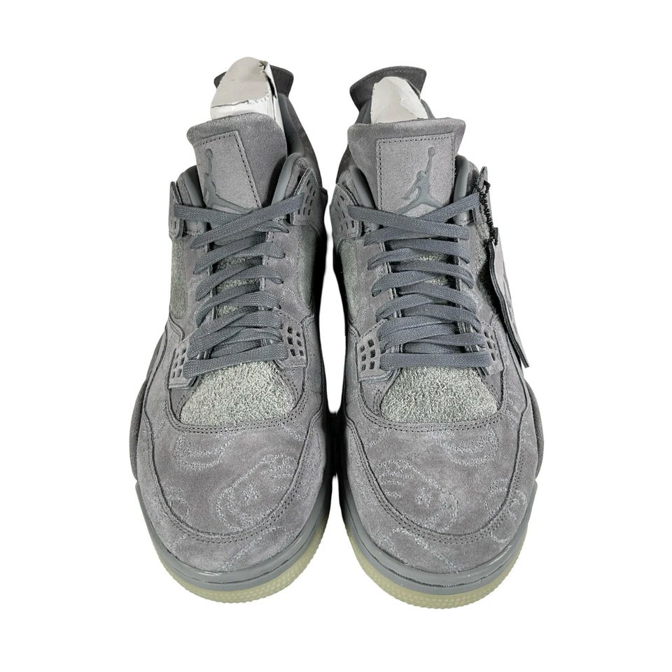 KAWS x Air Jordan 4 Retro Cool Grey (MUESTRA) - Talla 13 - 930155 003 00 Foto 2 de 4