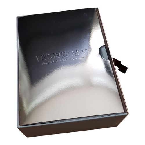 Trophy Skin Ultraderm MD - 3 in 1 Microdermabrasion System, Pore Extraction - Picture 3 of 7