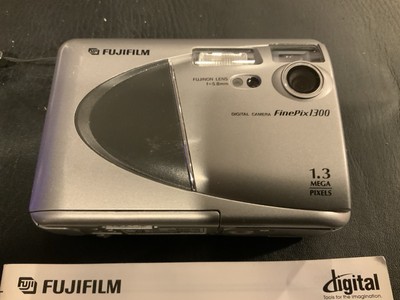 FujiFilm FinePix 1300 1.3MP Digital Camera + Case + 8MB Card Parts