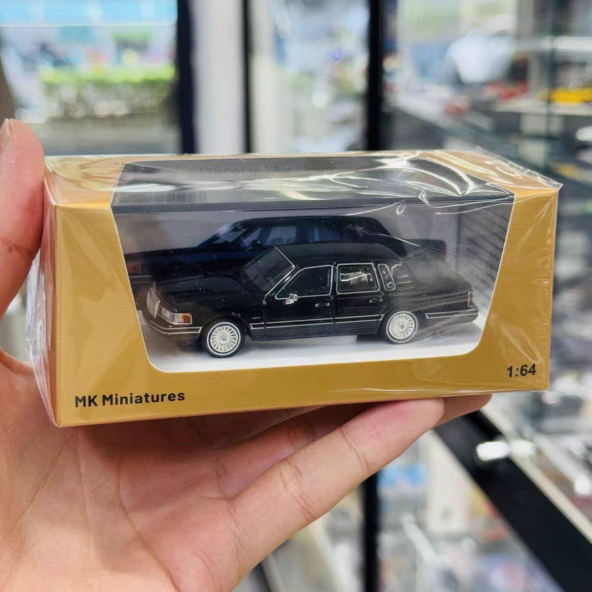 MK 1:64 1992 Lincoln Town Car Shock Absorber Alloy Car Model- limited edition