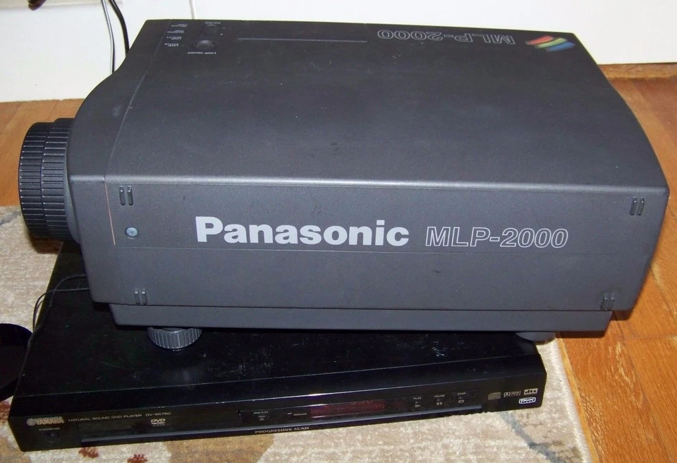 Panasonic MLP2000 MLP 2000 LCD Projector Commercial Movie Video Projector - Image 4 of 4