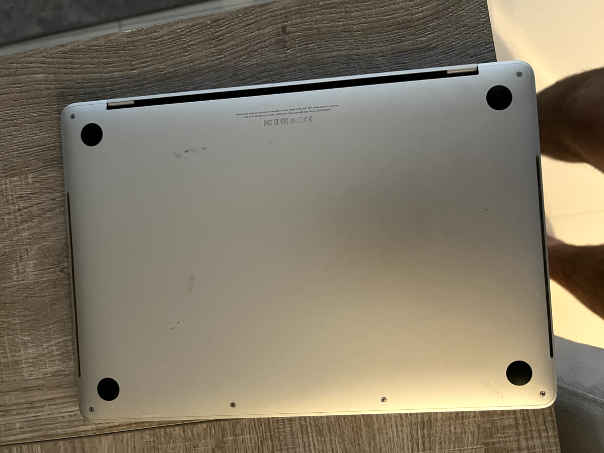 2016 Macbook Pro 13 inch 2.9GHZ dual-core i5 w/ touchbar 2016 Macbook Pro 13 inch 2.9GHZ dual-core i5 w/ touchbar