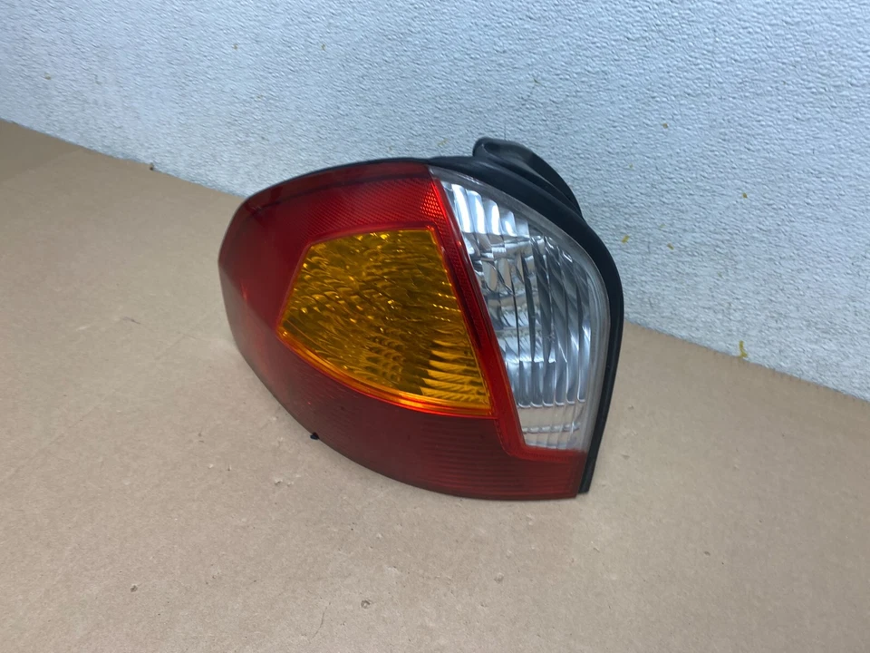 Luz trasera izquierda conductor Hyundai Santa Fe 2001-2004 OEM M9942 DW Foto 2 de 4