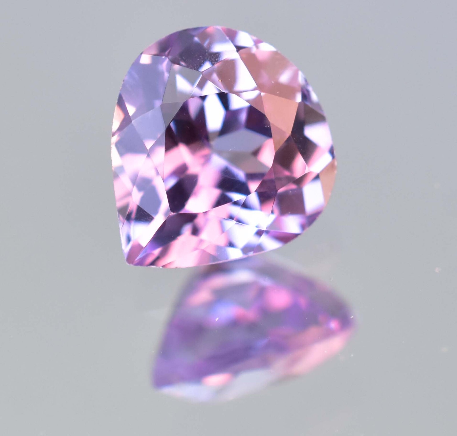 Alexandrite Naturelle 17.40 Carats, Taille Trillion 17x16mm, Changement De Couleur, Certifiée EGL - Neuve Sans Emballage