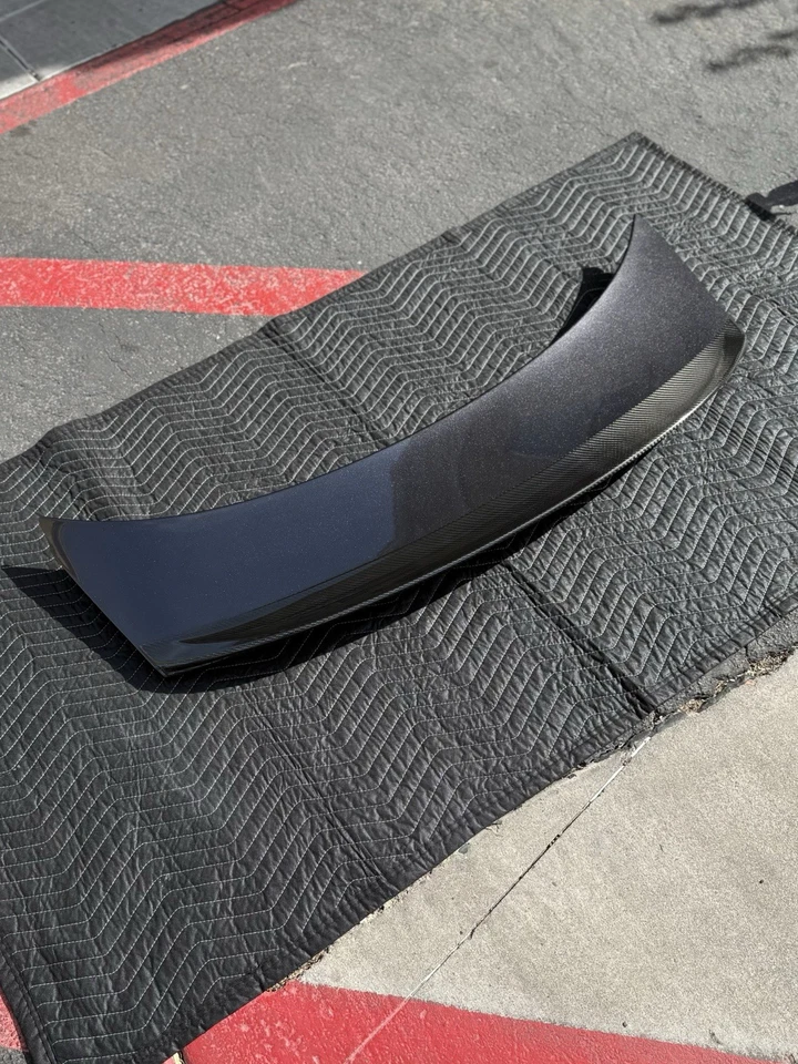 Kia Stinger 2018-2023 tapa OEM + alerón de pico de pato de fibra de carbono Foto 3 de 4