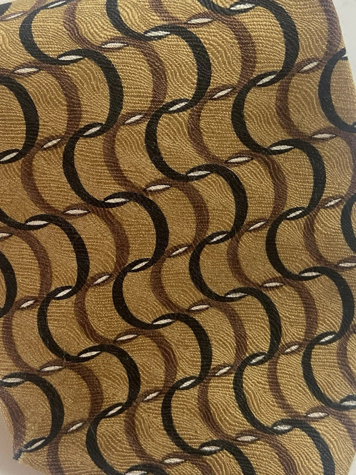 Corbata 100 % seda para hombre por George Machado hecha en EE. UU. dorada negra remolino geométrica Foto 3 de 4