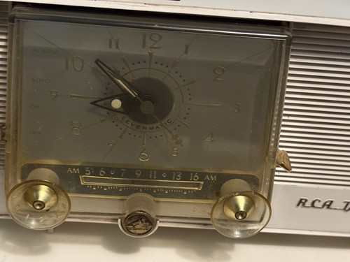 RCA Victor 1957 1-C-SE , AM Clock Radio White - Picture 2 of 13
