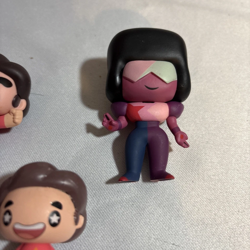 Funko Mystery Minis Steven Universe Garnet Without Gauntlets Plus 2 Stevens - Image 4 of 4