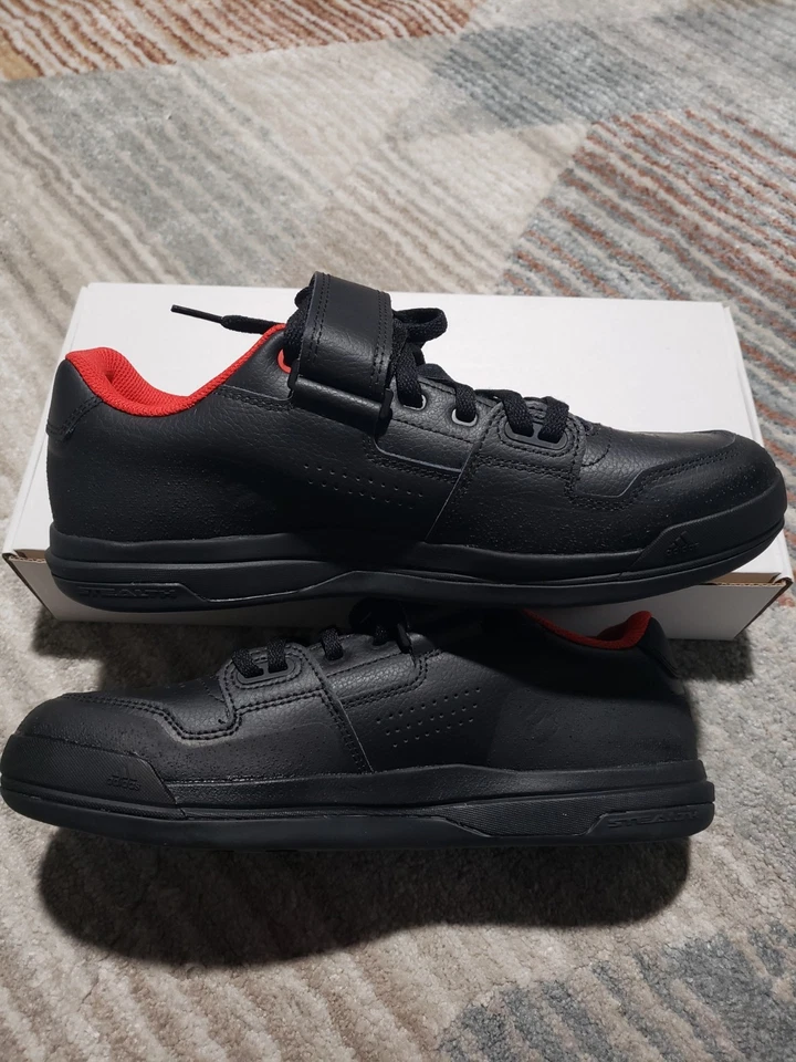 Zapato de bicicleta de montaña Adidas Five Ten 5.10 Hellcat para hombre talla 9 FW3756 negro rojo nuevo con etiquetas Foto 4 de 4