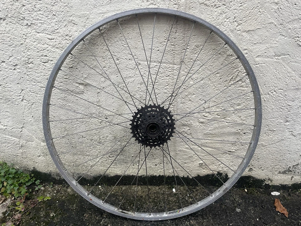 700c Drahtreifen Hinterrad großer Flansch Maillard Nabe 6 Gang Freilauf