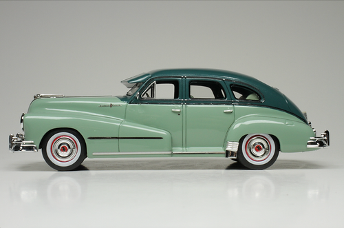 Pontiac Silver Streak 1948 sedán de 4 puertas verde Genesee a escala 1:43 - Imagen 8 de 9