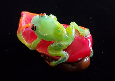 Handcrafted Art Glass Frog On A Red Leaf Signed JC 2001