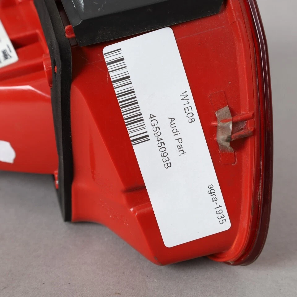 Luz trasera izquierda Audi A6 C7 2012-2015 montada en tapa 4G5945093B OEM usada Foto 4 de 4