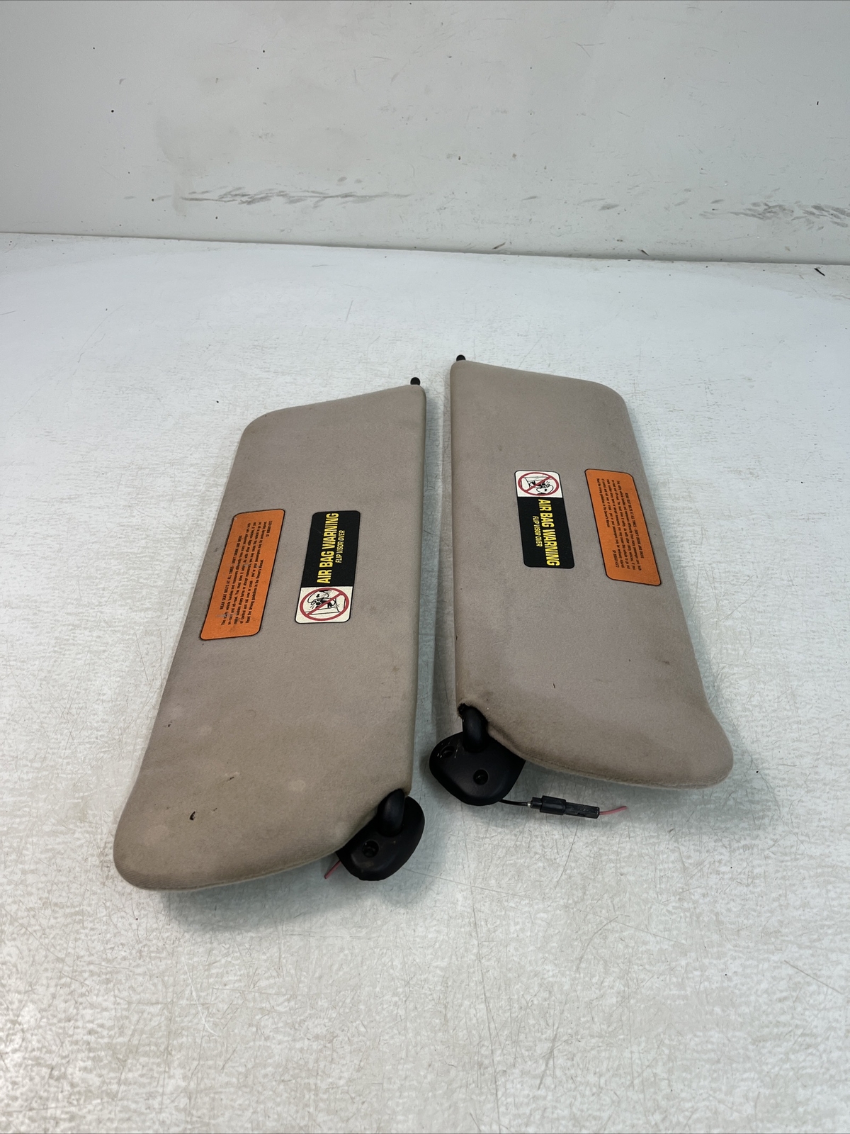 9701 Jeep Cherokee Sport/Classic XJ Sun Visors Single Wire OEM Gray