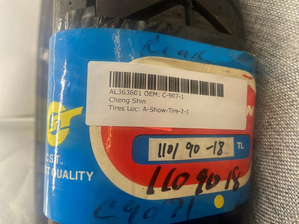 Neumático de moto Cheng Shin 110/90-18v 61H C-907-1 tubeless nuevo stock antiguo Foto 2 de 3