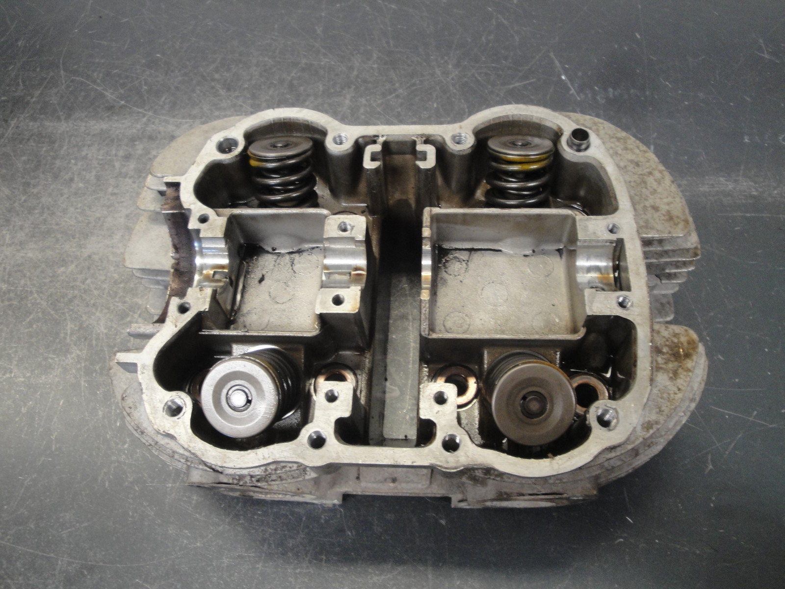 81 1981 YAMAHA XS400 XS 400 MOTORCYCLE ENGINE HEAD CYLINDER HEAD VALVES