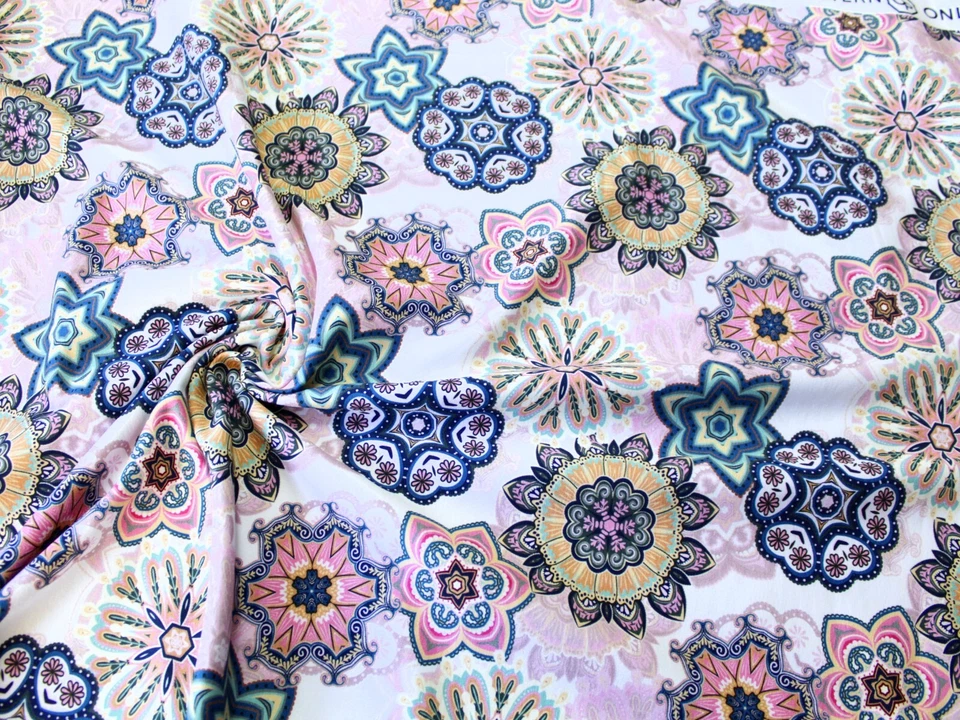 French Terry "Mandala ", (17,90 €/m),150 cm breit - Bild 2 von 3