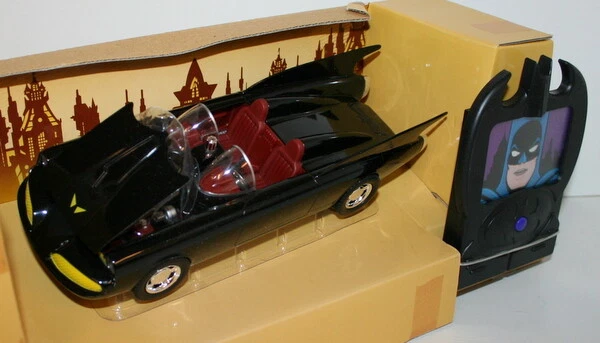 Corgi 1/24 Scale Metal Model 77501 - 1960's DC Comics Batmobile - Image 4 of 4