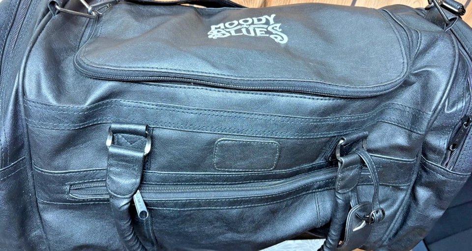 BRAND NEW OFFICIAL MOODY BLUES LOGO LEATHER CARRY-ON TRAVEL LUGGAGE DUFFLE BAG! - Image 2 of 3