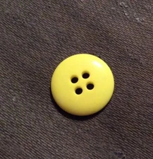 DILL BUTTONS #201049 YELLOW ROUND--4 HOLE--18MM-- 11 PIECES