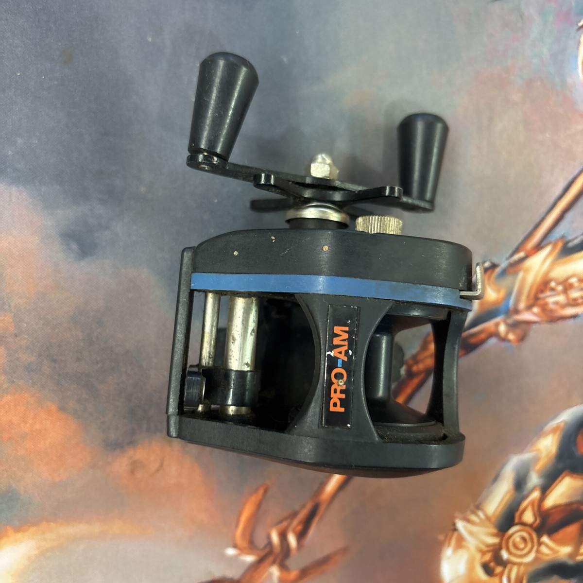 Moulinet De Pêche Shakespeare Bait Cast Pro Am 6000 – Rouge, Pour Pièces Détachées Seulement